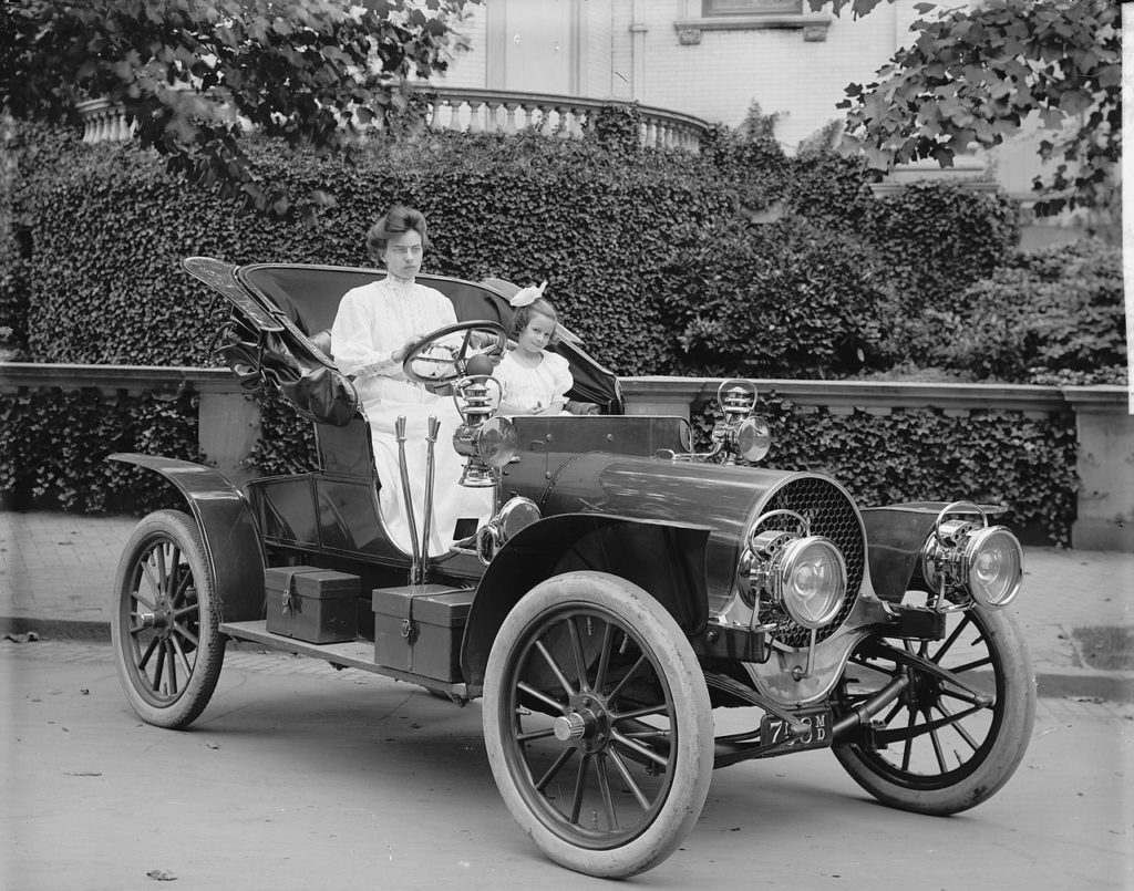 1907 Franklin Model D roadster automobile